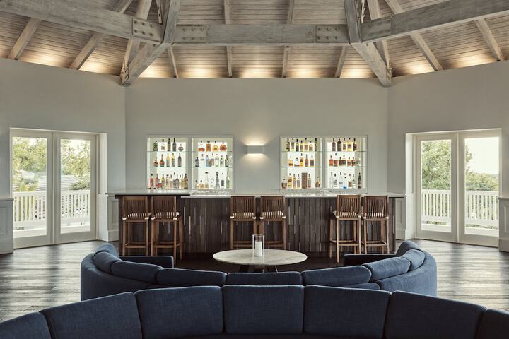 Lounge 164 of 222