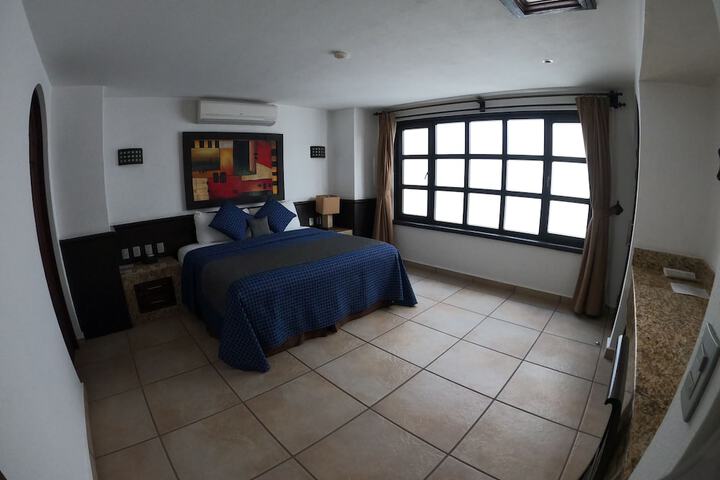 Room 13 of 40