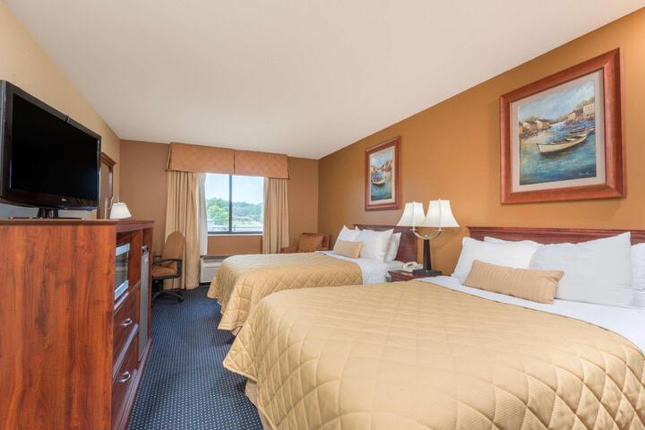 Double Accessible Queen Size Bed (2 of 5)