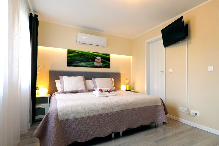 Room 22 of 36