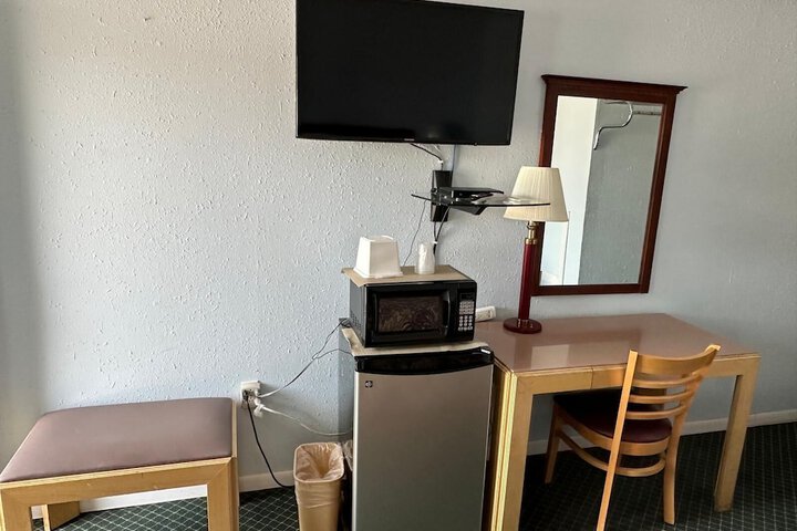 Room 13 of 27