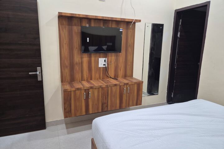 Room 6 of 27