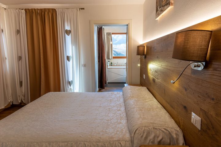 Room 16 of 153