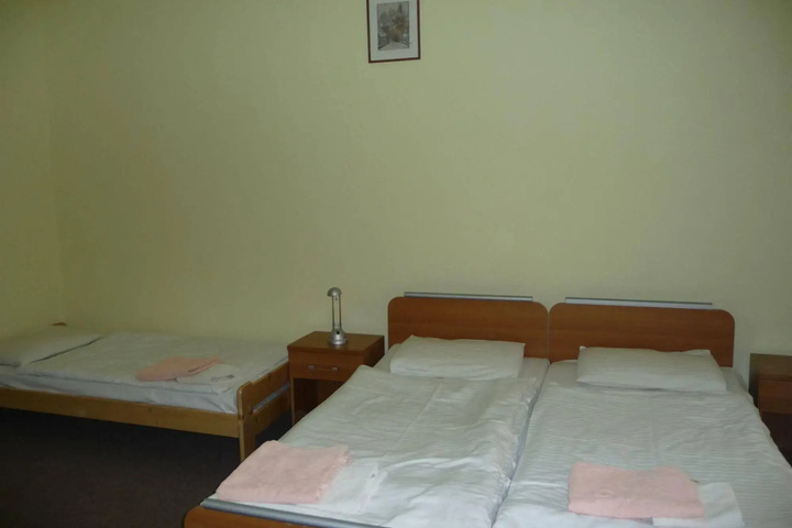 Room 4 of 16