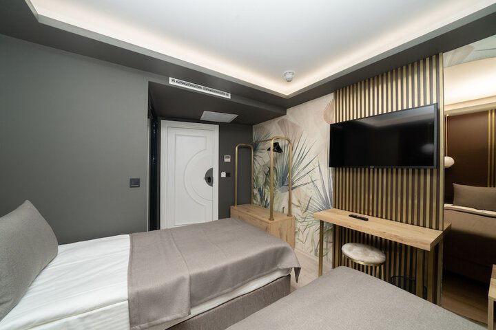 Room 12 of 38