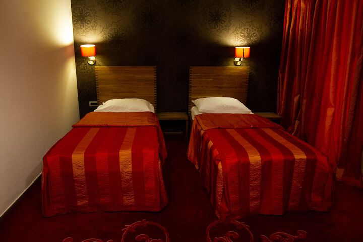 Room 10 of 67