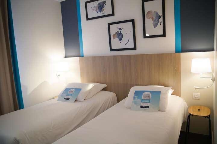 Room 10 of 66