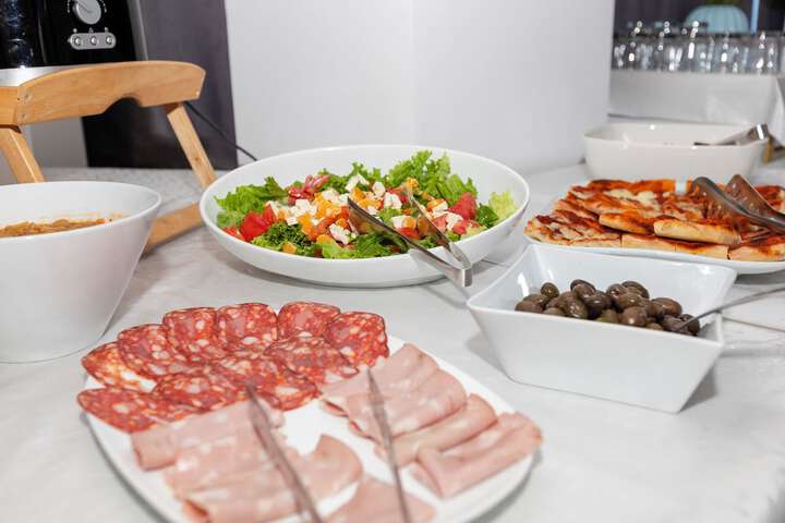 Dining 79 of 100