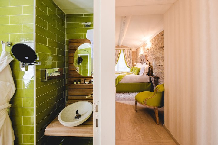 Room 48 of 112