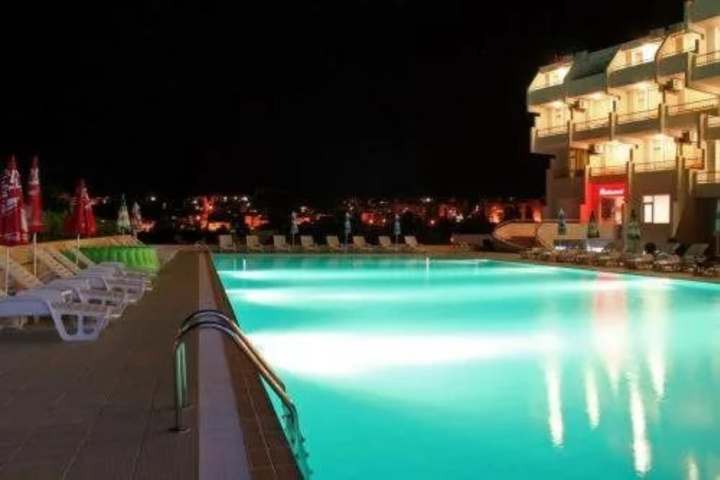 Pool 10 of 13