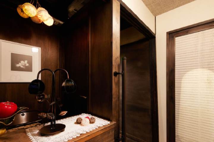 Room 16 of 33