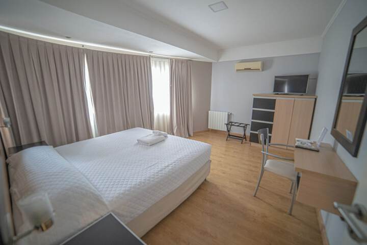 Room 11 of 34