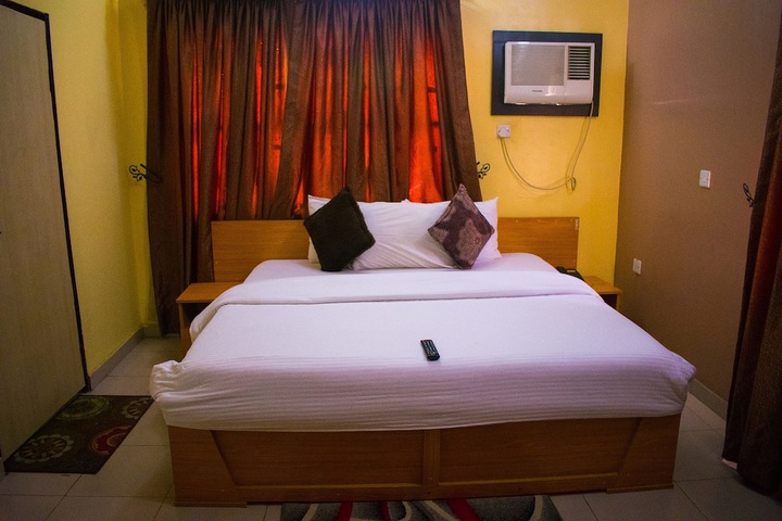 Room 9 of 41