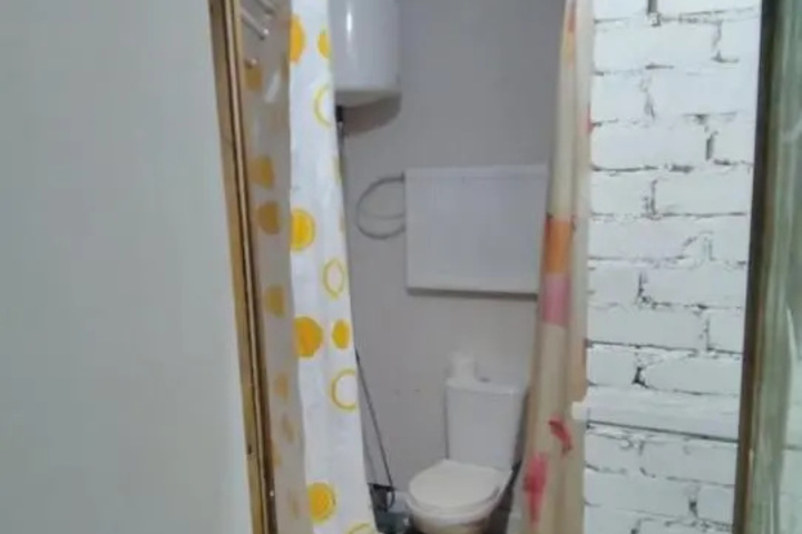 Room 6 of 10