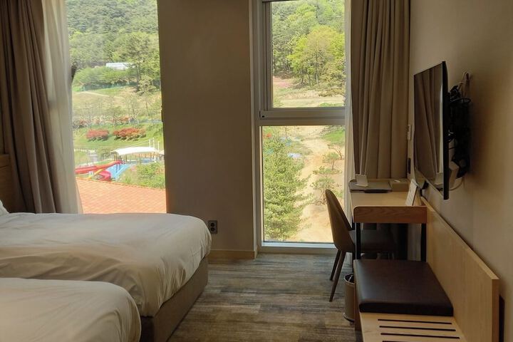 Room 15 of 50