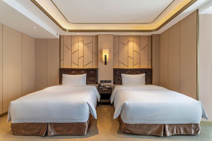 Room 32 of 49