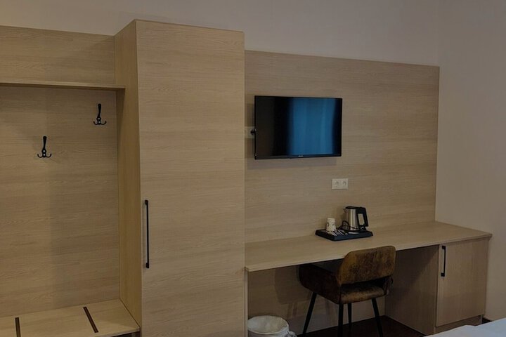 Room 10 of 29