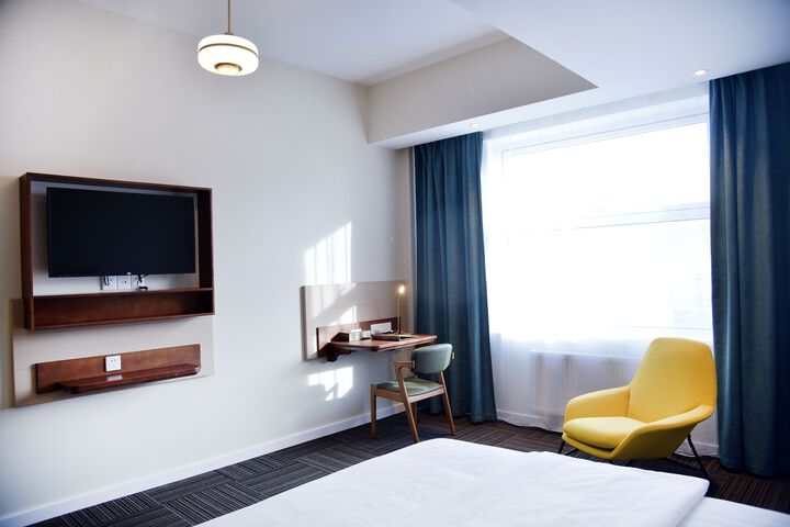 Room 33 of 49
