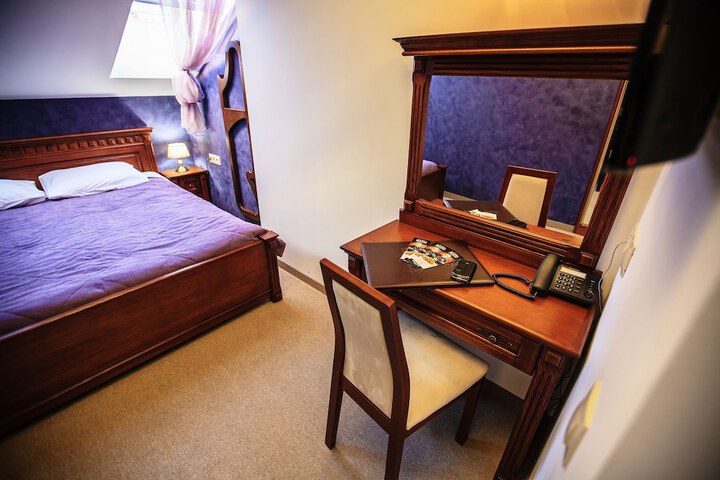 Room 16 of 53