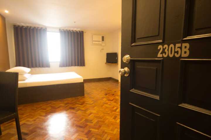Room 6 of 21
