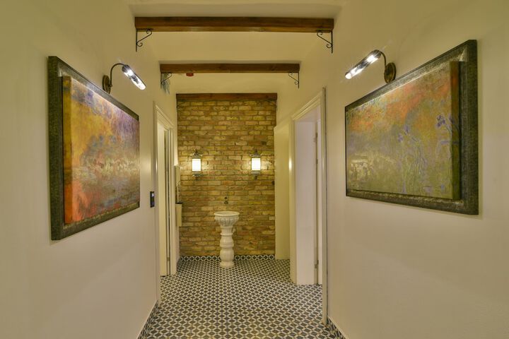Ballroom/Hall 47 of 50
