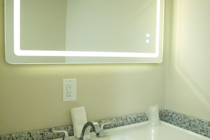 Deluxe Studio Suite 1 King Bed Private Bathroom (12 of 18)