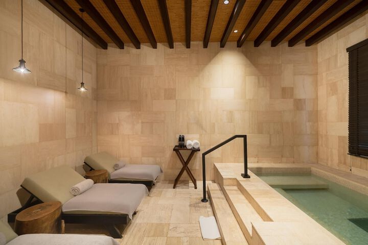 Spa 138 of 318