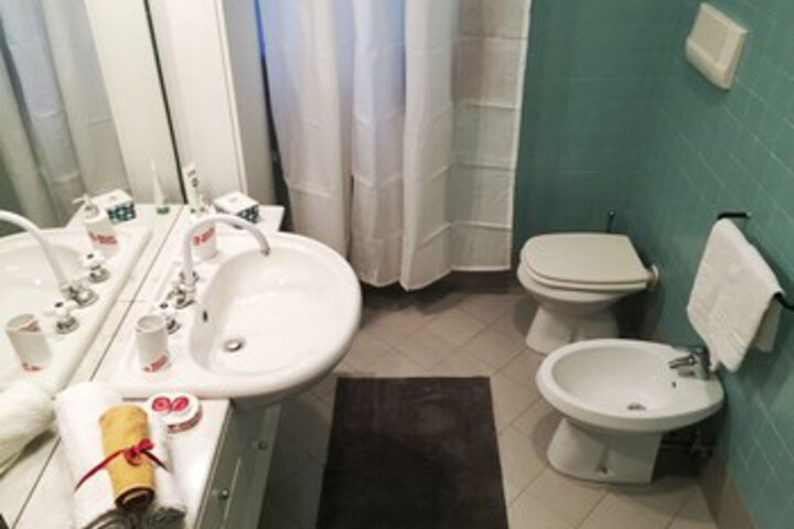 Room 2 of 18