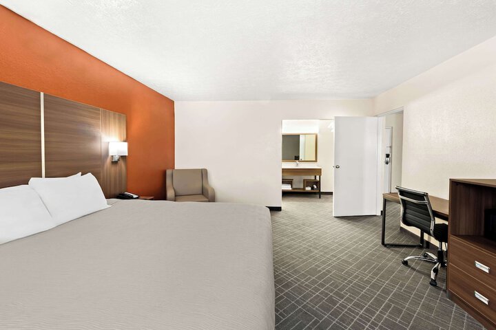Standard | King Bed (5 of 26)