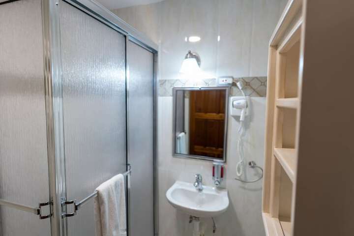 Room 34 of 51
