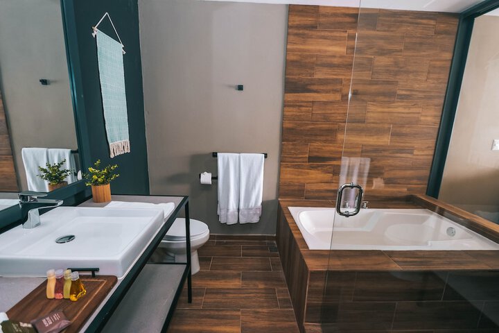 Room 25 of 47
