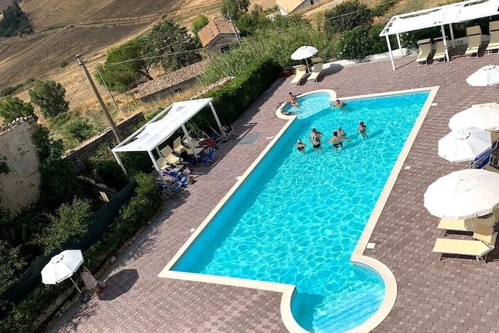 Pool 24 of 44