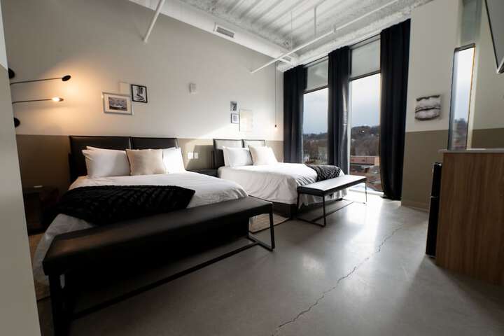 2 Queen Beds (6 of 11)
