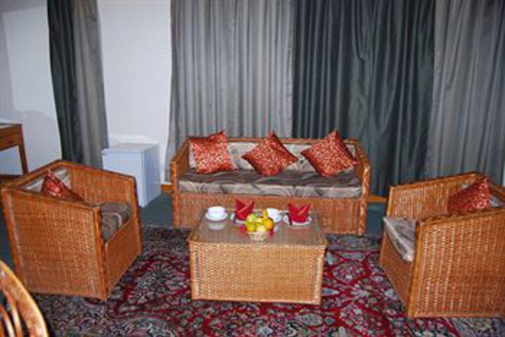 Room 32 of 48