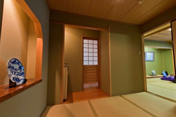 Room 5 of 18