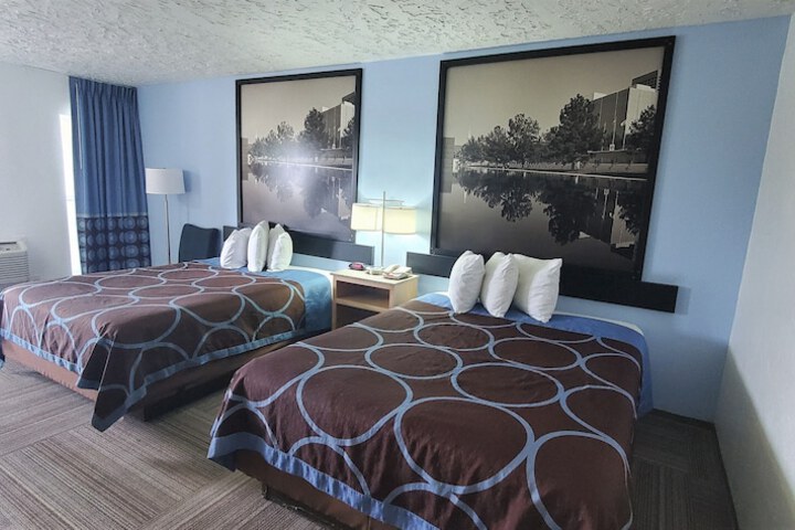 1 Queen Bed Mobility Accessible (6 of 9)