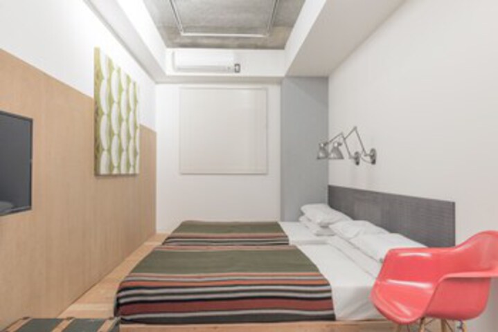 Room 48 of 214