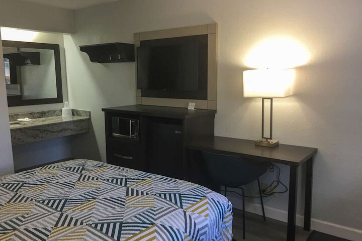 Room 27 of 46