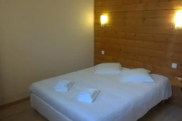 Room 5 of 10