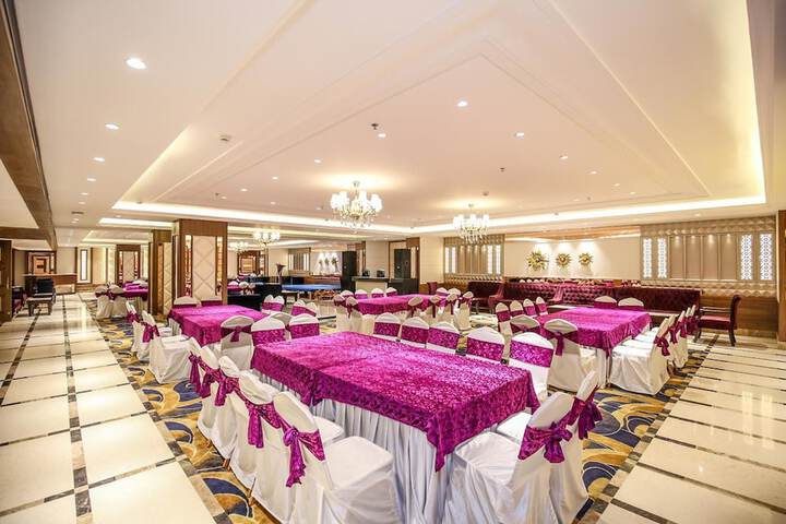 Ballroom/Hall 67 of 74