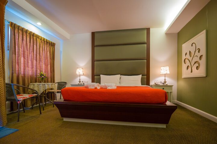 Room 13 of 35