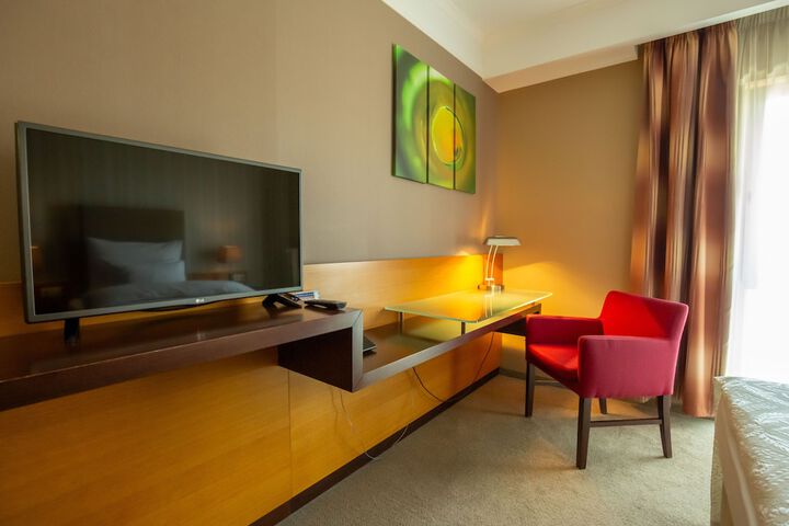 Room 9 of 24