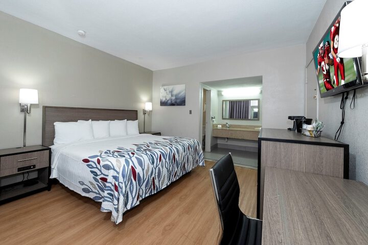 Deluxe King Room (17 of 24)