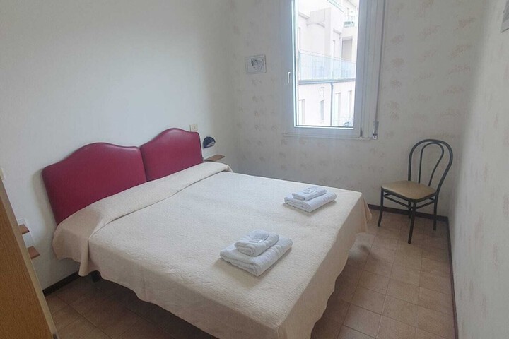 Room 7 of 14