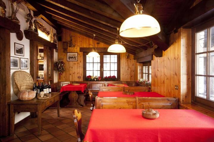 Dining 26 of 65