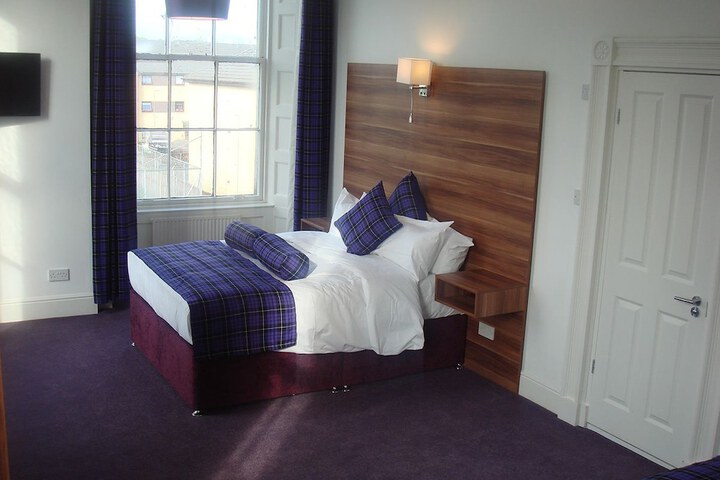 Room 3 of 33