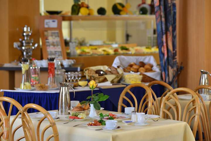Breakfast/Coffee Service 76 of 99