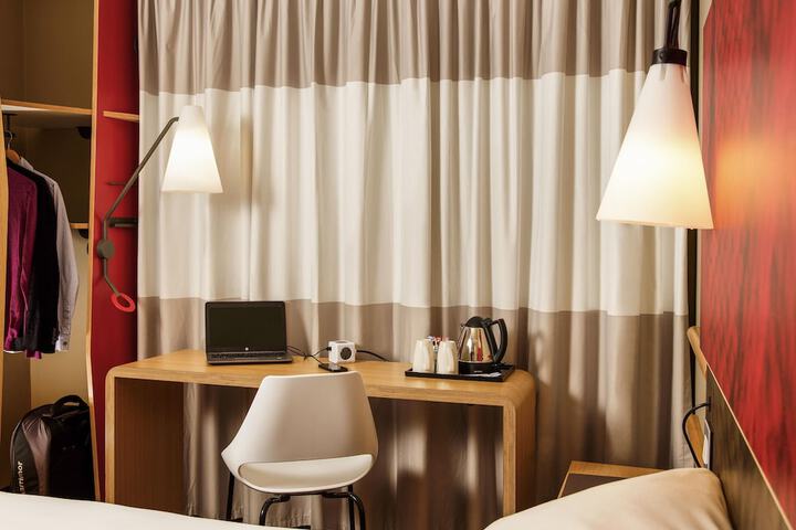 Room 3 of 34