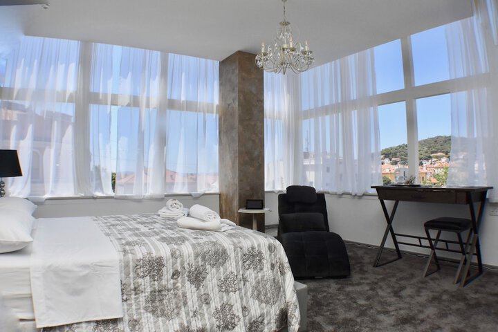 Room 53 of 69