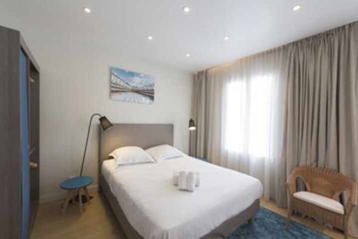 Room 10 of 12